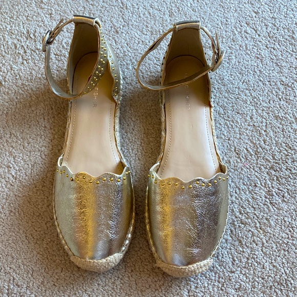 Marc Fisher Jarquis micro-studded scalloped edge metallic espadrille flats - Picture 2 of 8